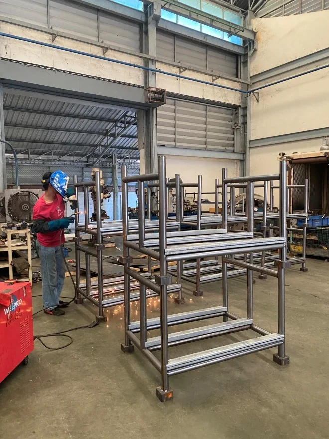 CSW — METAL FRAMES